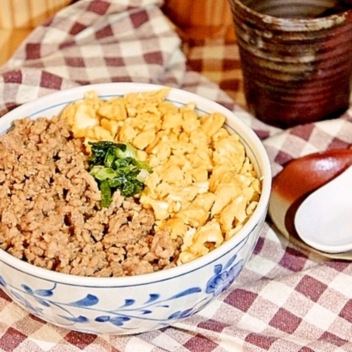 レンジで簡単♪息子が喜ぶ豚ひき肉と卵の２色そぼろ丼